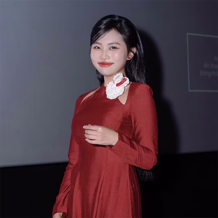 Phuong My Chi dang ky thi hoa hau, nhin lai sac voc gay bat ngo