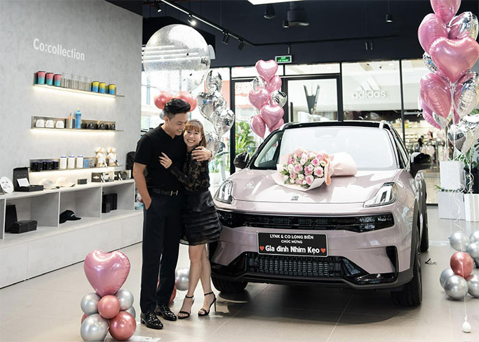 Những dịp sinh nhật, kỷ niệm luôn được Hồng Đăng chia sẻ trên trang cá nhân.