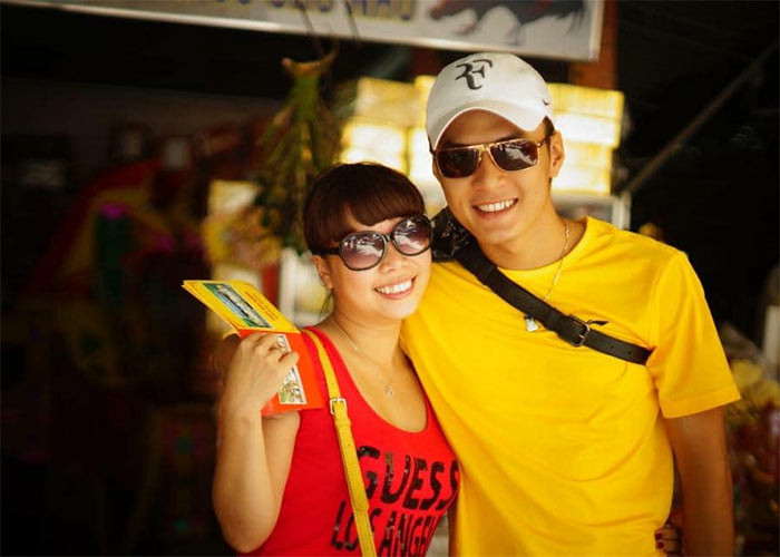 Sau scandal ở Tây Ban Nha vào hai năm trước, vợ chồng Hồng Đăng - Anh Đào ngày càng khăng khít, đi đâu cũng tay trong tay.