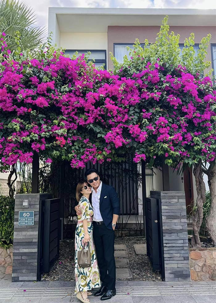 Vợ chồng Hồng Đăng được khen là ngày càng đẹp đôi.