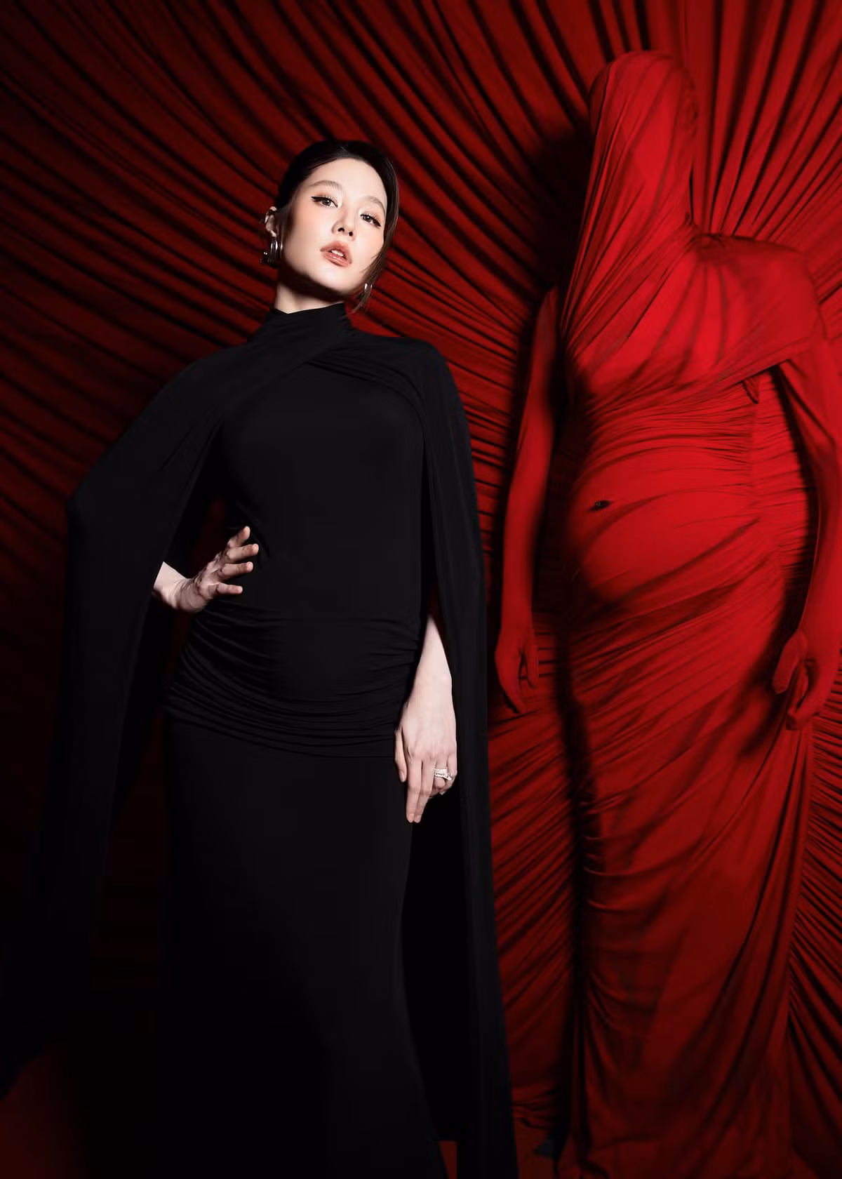  Tin tức sao Việt 28/11: Diễm My 9x đăng tải bộ ảnh dự sự kiện với bụng bầu lớn. Ảnh: FB Diem My