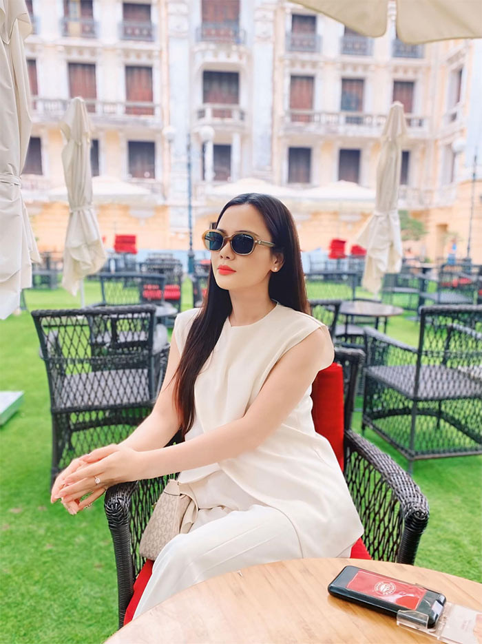 Vai diễn trong "Hoa sữa về trong gió" là vai chính dài hơi đầu tiên của Huyền Sâm sau loạt vai phụ hồi tưởng trong các phim "Hướng dương ngược nắng", "11 tháng 5 ngày". (Ảnh: FB Huyền Sâm)