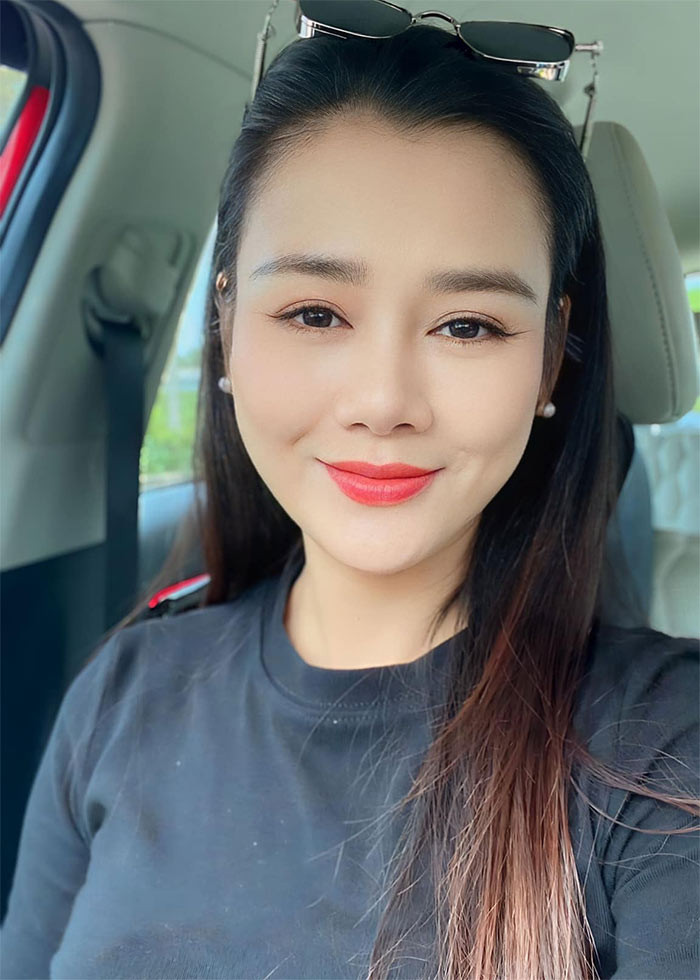 Huyền Sâm từng tham gia lớp Diễn viên truyền hình khóa 2 do Trung tâm sản xuất phim truyền hình tuyển sinh và được các cô giáo là NSƯT Thanh Tú, Thanh Quý chỉ bảo tận tình. (Ảnh: FB Huyền Sâm)