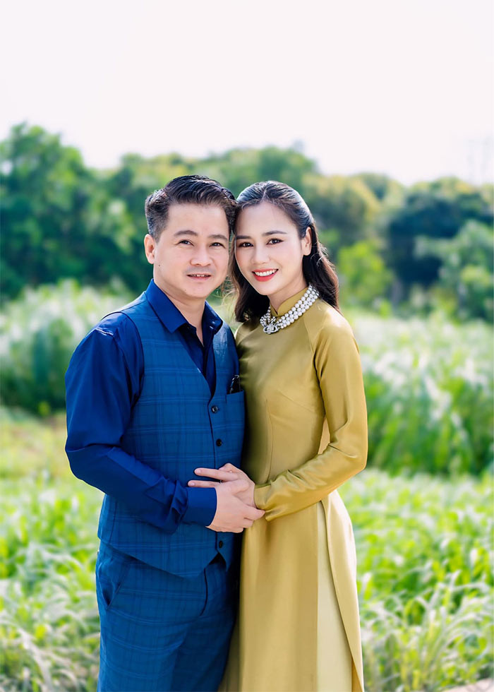 Ngoài đời, Huyền Sâm là vợ của Trung tá Đới Anh Quân - Phó giám đốc Nhà hát Kịch nói Quân đội, một gương mặt quen thuộc của màn ảnh nhỏ. (Ảnh: FB Huyền Sâm)