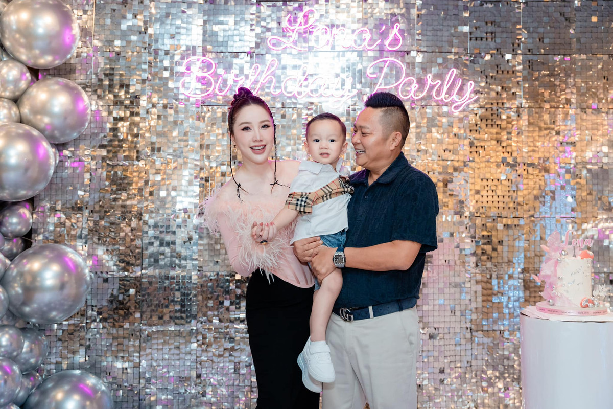 Bảo Thy hạnh phúc đón sinh nhật tuổi 36 bên chồng con.