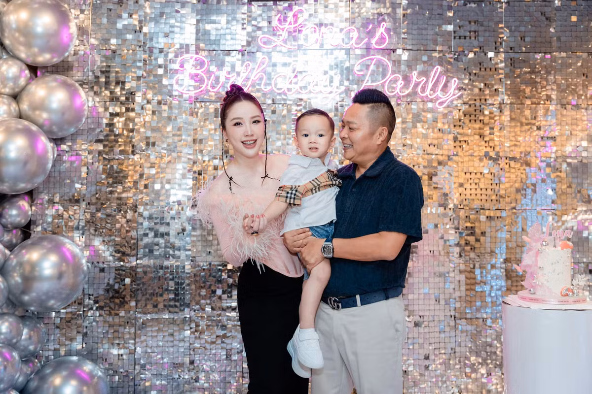 Bảo Thy hạnh phúc đón sinh nhật tuổi 36 bên chồng con.