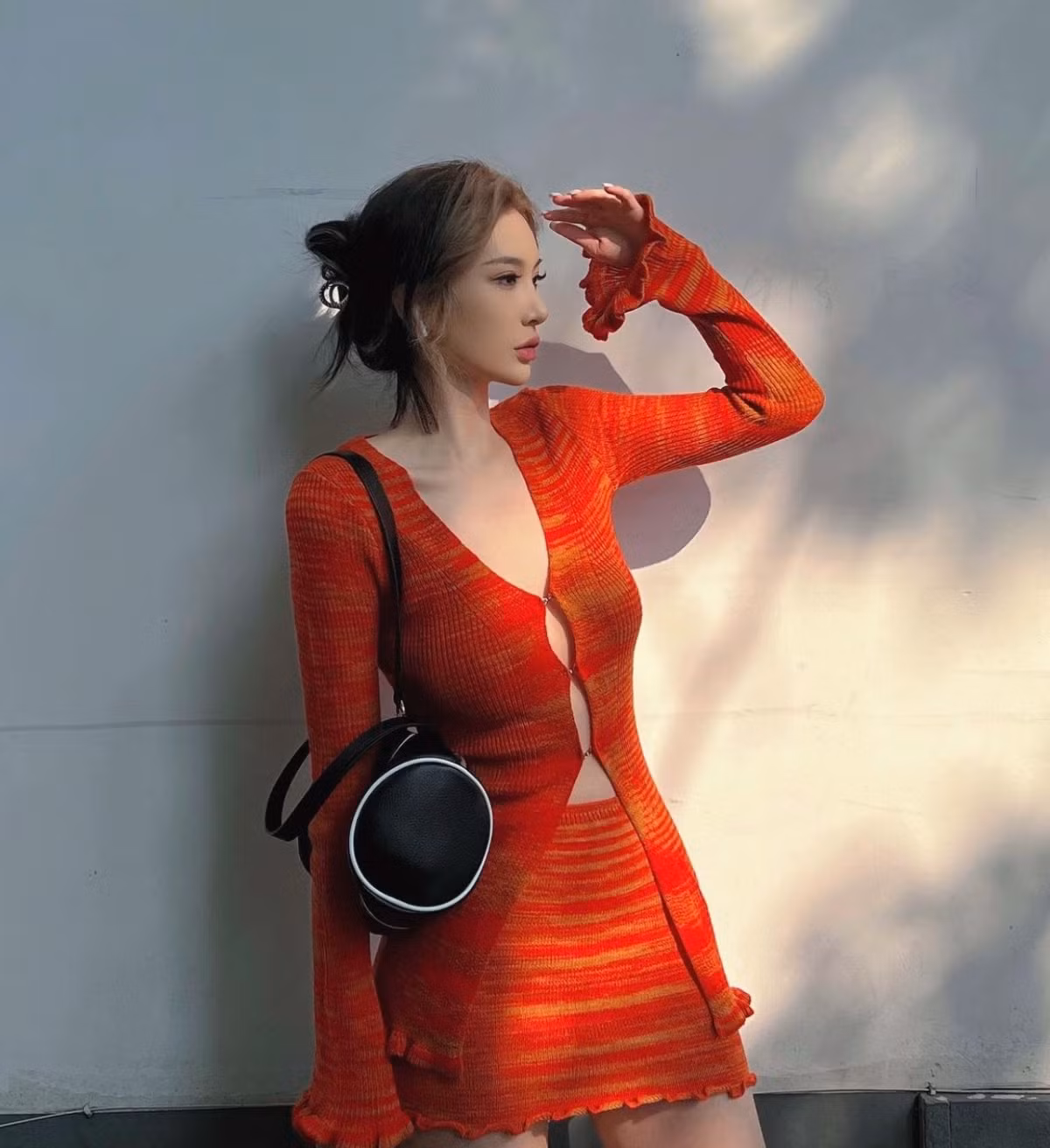 Sở hữu thương hiệu thời trang riêng, Shi Qian Qian cũng cho thấy mình là một người ăn mặc có gu.