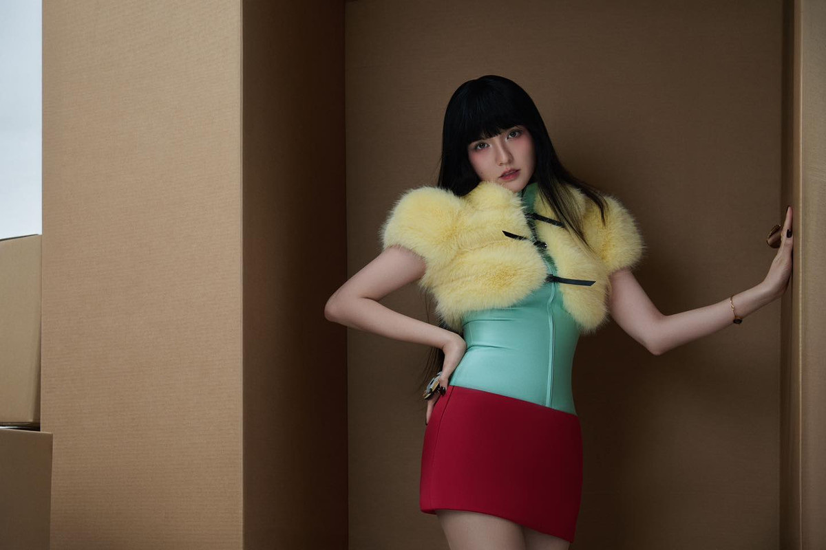 Hải Tú xuất hiện với mái tóc dài ép thẳng, nhuộm light vô cùng cá tính và cuốn hút. Ảnh: FB Hải Tú