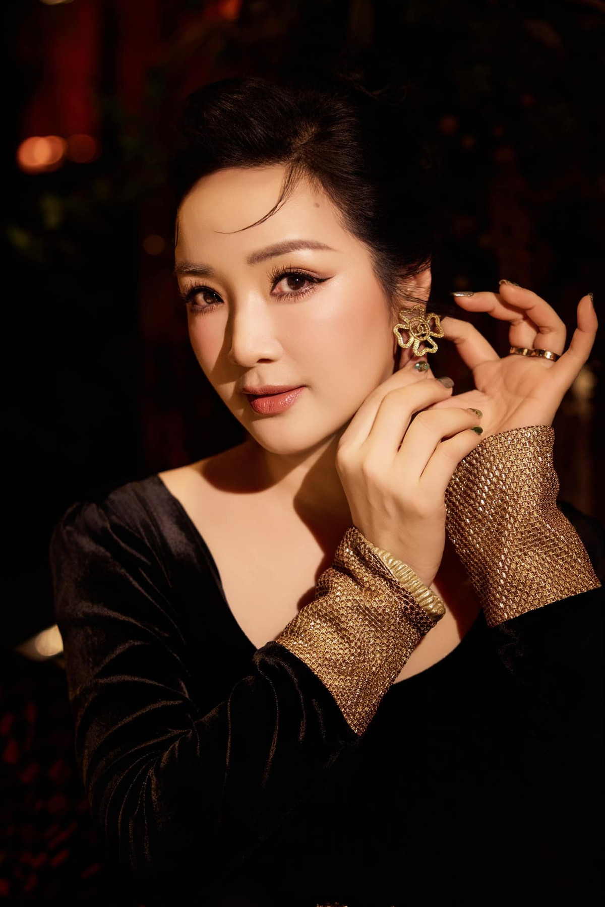 Vẻ đẹp của Hoa hậu Đền Hùng Giáng My không chỉ nằm ở đường nét thanh tú mà còn toát lên từ sự tự tin, bản lĩnh và phong thái sang trọng.