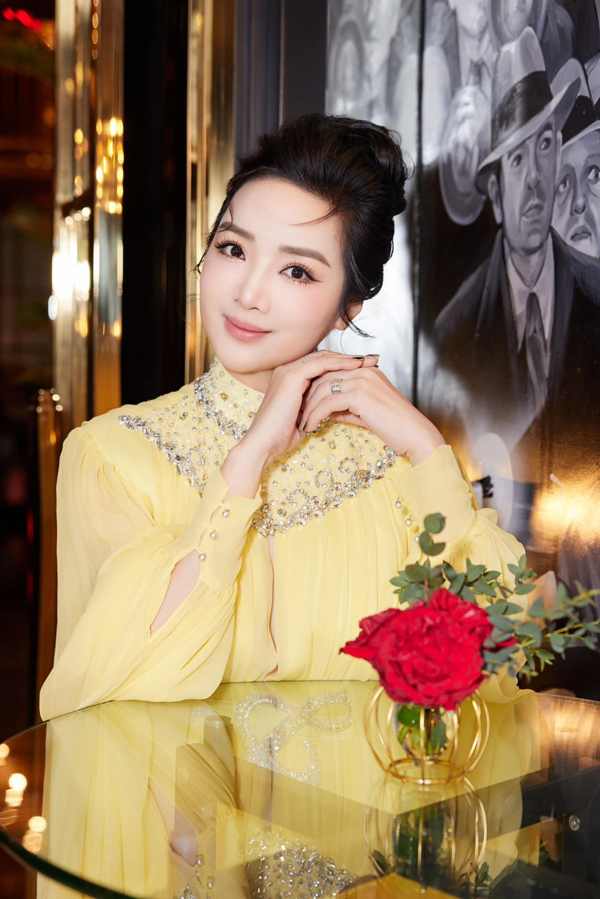 Mỗi lần cô xuất hiện đều nhận được sự quan tâm bởi vẻ đẹp "bị thời gian bỏ quên".