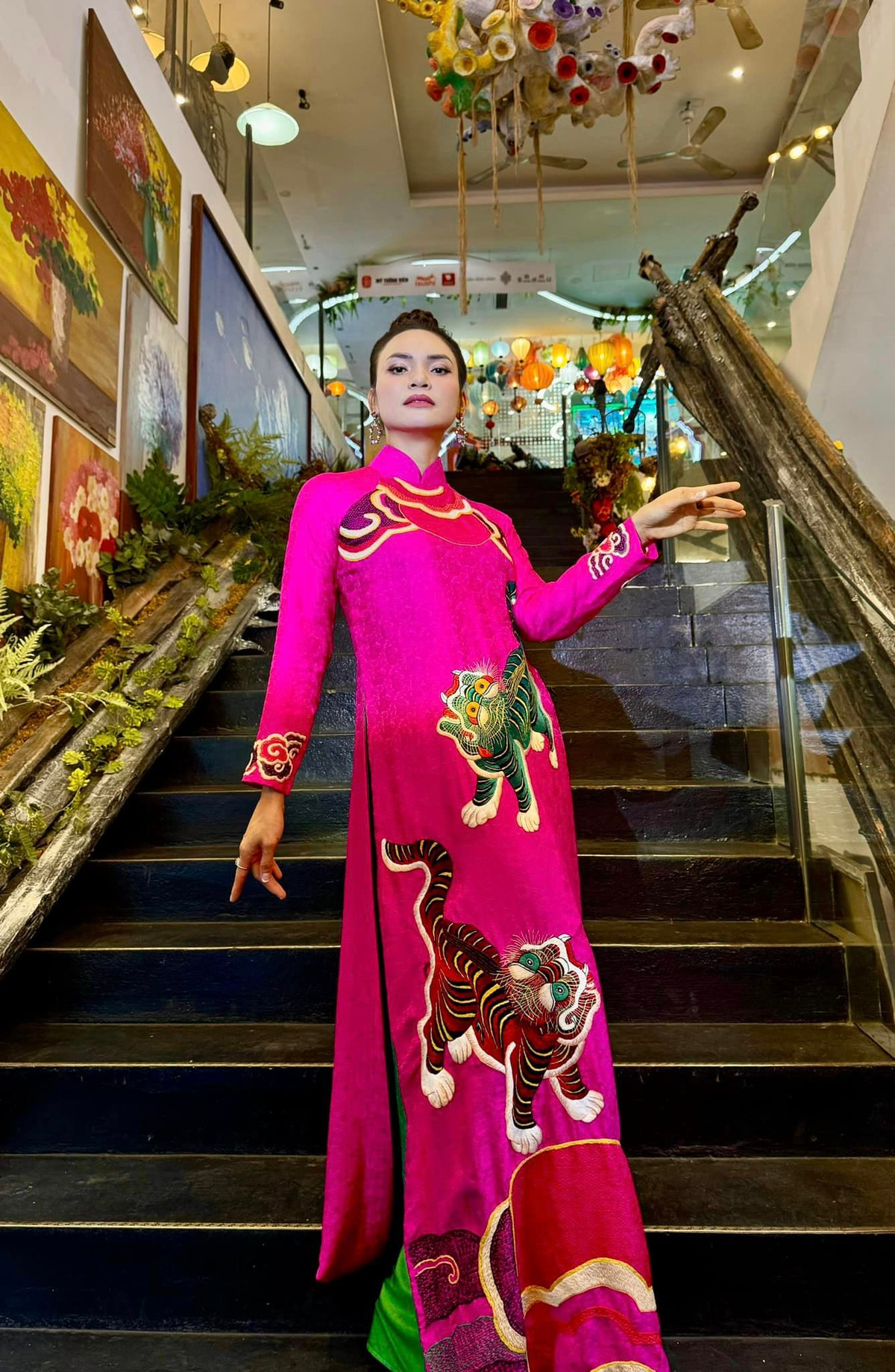 Tuy nhiên, trái ngược với sự thành công trong sự nghiệp, chuyện tình duyên của NSND Phạm Phương Thảo lại khá lận đận.