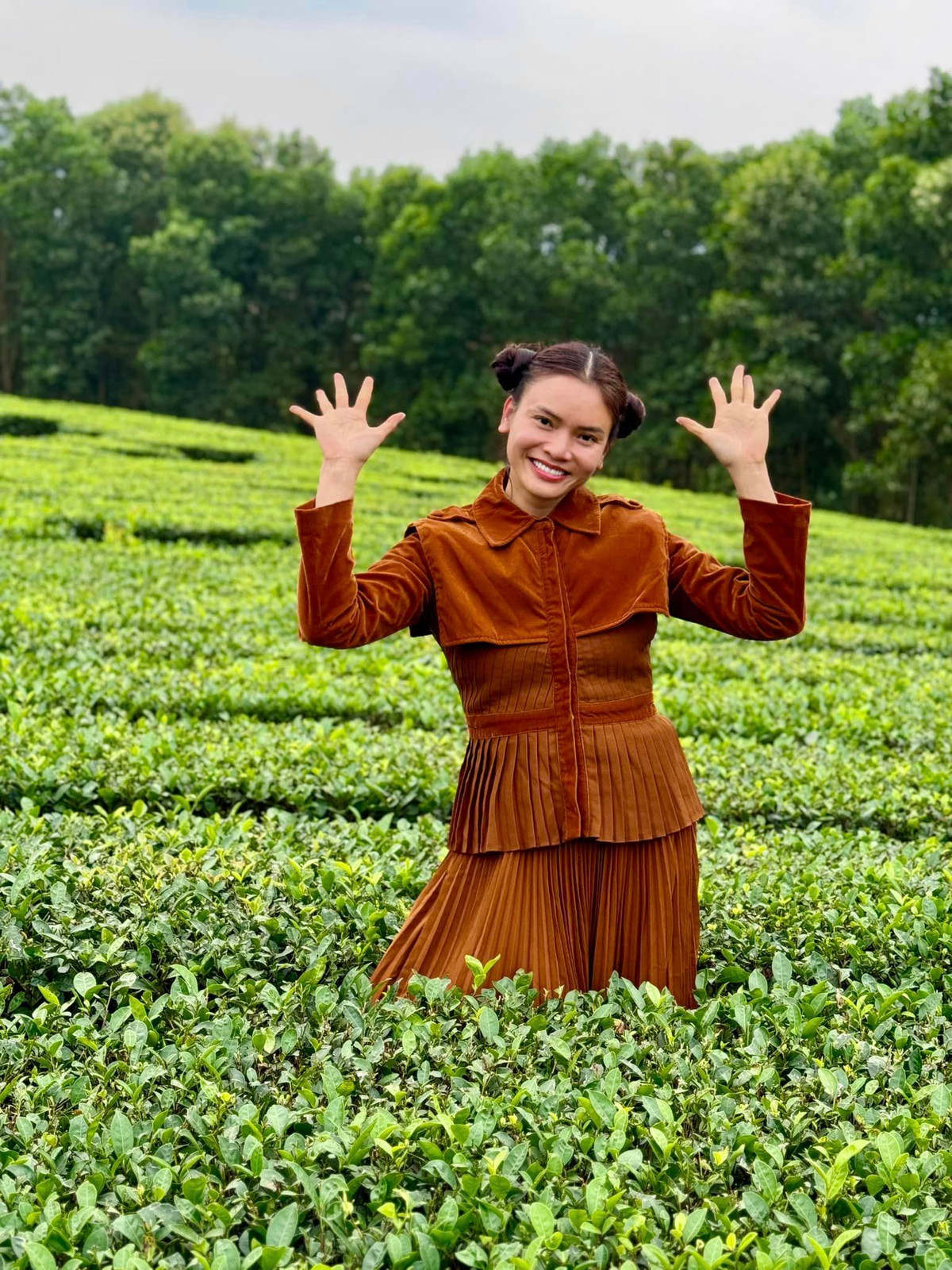 Vào năm 2022, trong một buổi ra mắt sản phẩm mới, NSND Phạm Phương Thảo từng bật khóc vì thấy có lỗi với cha mẹ khi chưa thể "yên bề gia thất", lấy chồng sinh con.