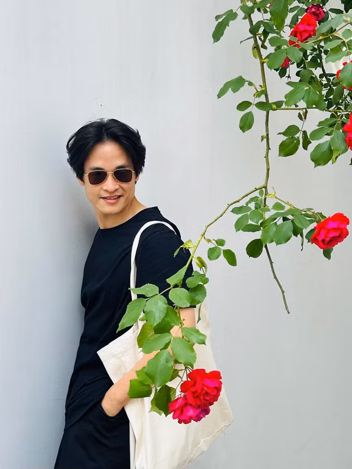 Hà Anh Tuấn cho biết anh bị hạ huyết áp, suýt ngất xỉu trên sân khấu. Tình hình sức khỏe của anh khiến các fan không khỏi lo lắng. Ảnh: FB Hà Anh Tuấn