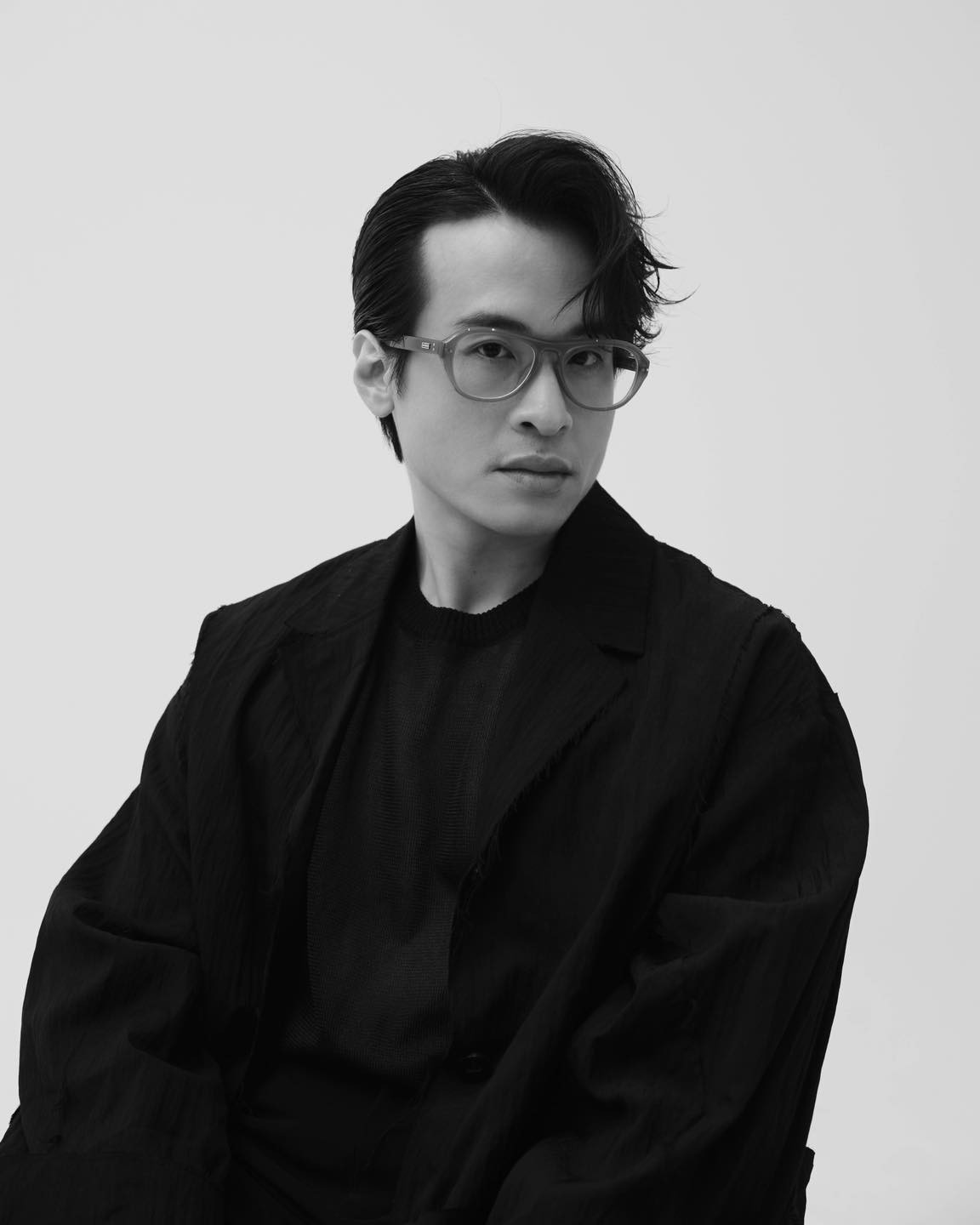 Không chỉ giãi bày về sự cố trên, nam ca sĩ còn cảm kích sự động viên của khán giả - những người mà nam ca sĩ nói rằng đã đưa anh quay trở về với nhịp đập của âm nhạc. "Nhờ vậy được hát bù nhiều gấp đôi. Cũng hay! Dù thế nào cũng là sống và sót trong âm nhạc", anh viết. Ảnh: FB Hà Anh Tuấn