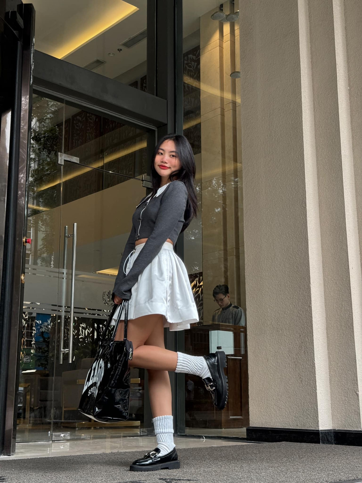 Trên trang cá nhân, Phương Mỹ Chi thường xuyên chia sẻ những hình ảnh đời thường hoặc đi sự kiện nhận được sự quan tâm của cộng đồng.