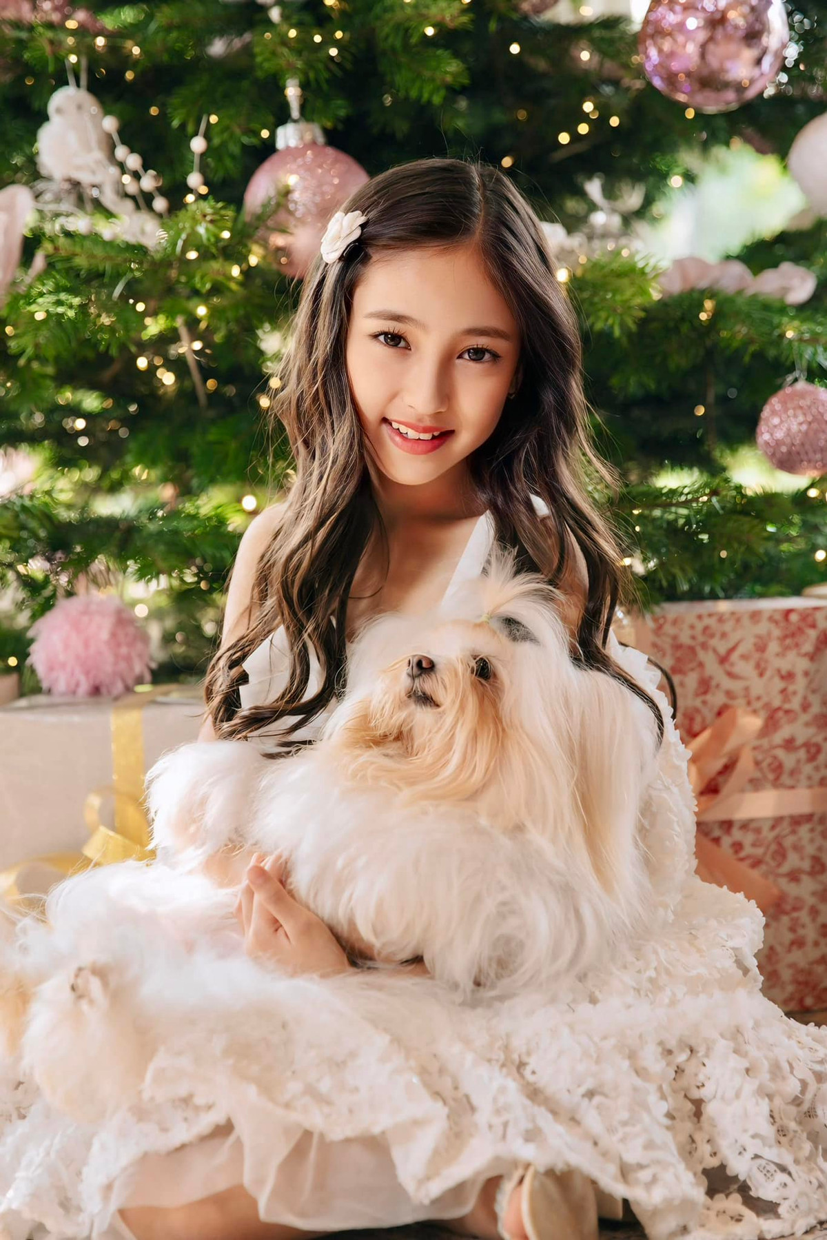 Hà Kiều Anh gây chú ý khi đăng tải loạt ảnh xinh đẹp của cô con gái. Ảnh: FB Ha Kieu Anh