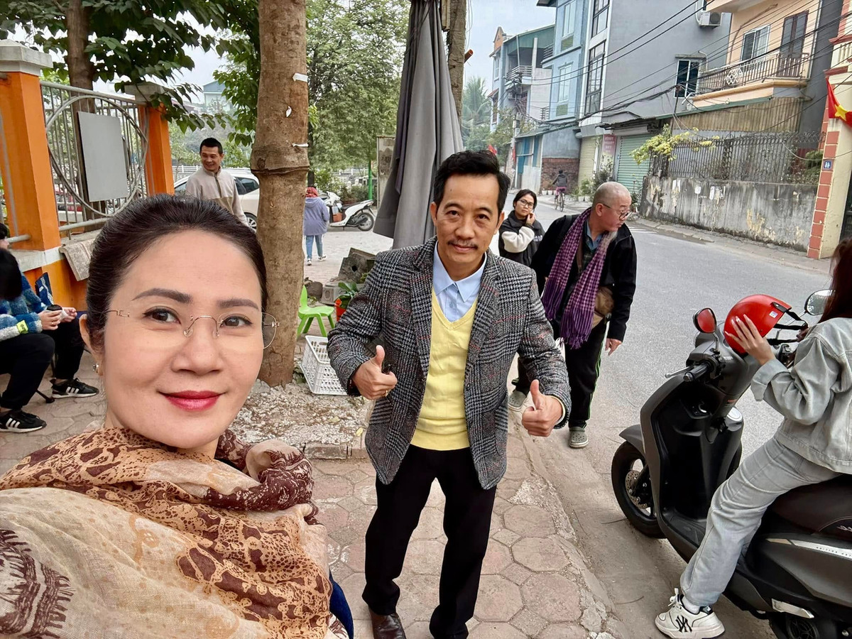 NSƯT Nguyệt Hằng đăng ảnh hậu trường vui vẻ khi thực hiện dự án phim Tết. Ảnh: FB Nguyệt Hằng Cao