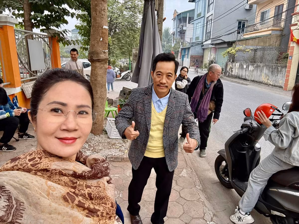 NSƯT Nguyệt Hằng đăng ảnh hậu trường vui vẻ khi thực hiện dự án phim Tết. Ảnh: FB Nguyệt Hằng Cao