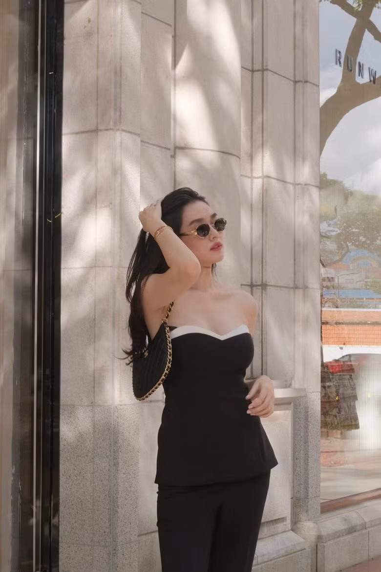 Người đẹp cũng nhanh chóng lấy lại vóc dáng sau khi sinh.