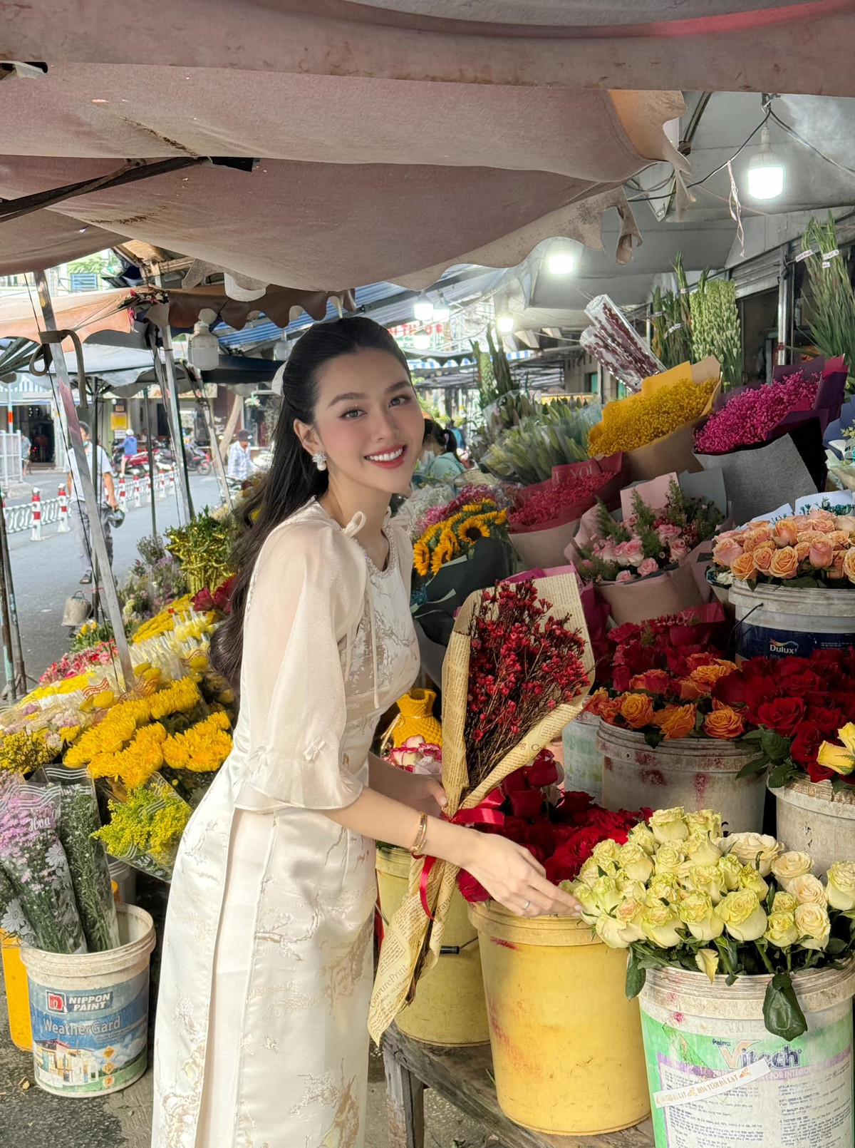 Quyết định táo bạo này của Tường San vấp phải không ít ý kiến trái chiều. Nhiều người cho rằng cô còn quá trẻ để lập gia đình, sẽ ảnh hưởng đến sự nghiệp. Tuy nhiên, Tường San khẳng định đây là lựa chọn đúng đắn nhất của bản thân.