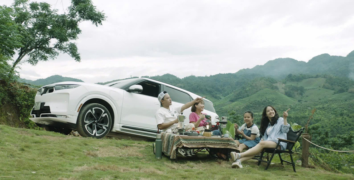 Diễn viên Hồng Đăng trở về quây quần bên gia đình sau thời gian hỗ trợ bà con vùng lũ. Ảnh: FB Lê Hồng Đăng