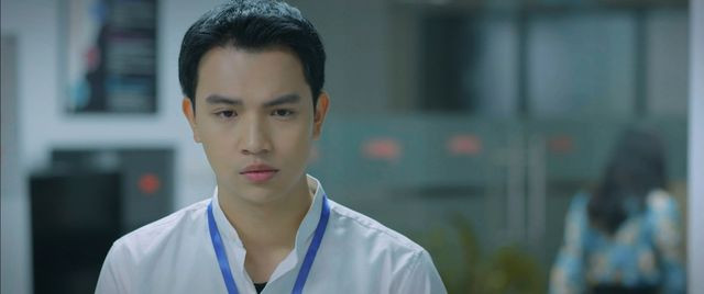 Việt Hoàng cũng là diễn viên chính phim "Những nẻo đường gần xa" gây chú ý. Hoàng vào vai Dũng, em trai của Hùng. Luôn được anh trai chăm sóc nên Dũng mong muốn thoát khỏi sự bao bọc để bước ra ngoài xã hội.