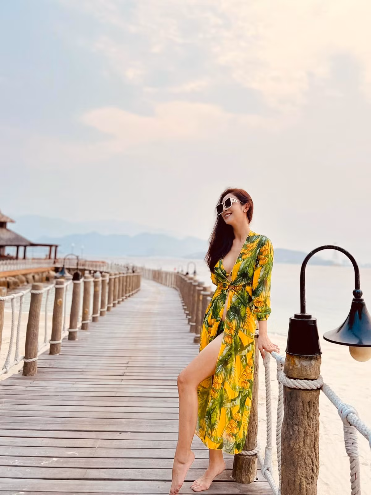 Người đẹp sinh năm 1985 thường xuyên sắm các kiểu bikini từ nhiều nhà mốt đình đám, có giá lên đến hàng trăm triệu đồng. Ảnh: FBNV