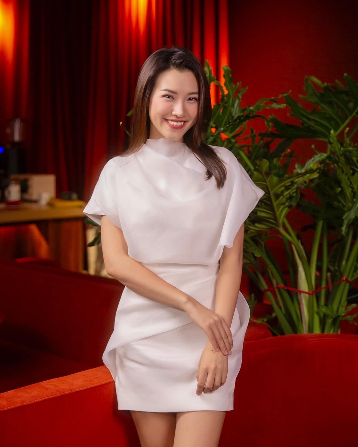 MC Hoàng Oanh được khen ngày càng rạng rỡ, xinh đẹp sau khi ly hôn. Ảnh: FB Vu Ngoc Hoang Oanh