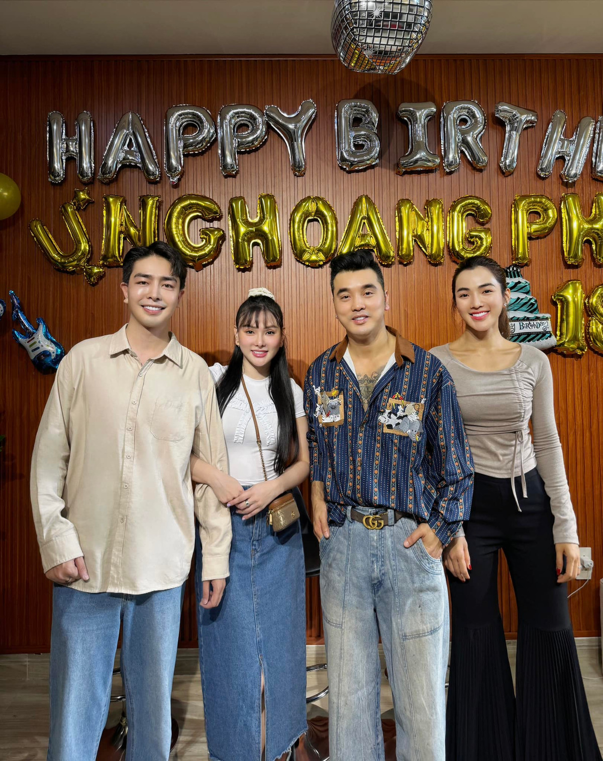 Thu Thủy và chồng đến mừng sinh nhật Ưng Hoàng Phúc. Ảnh: FB Nguyễn Thu Thuỷ