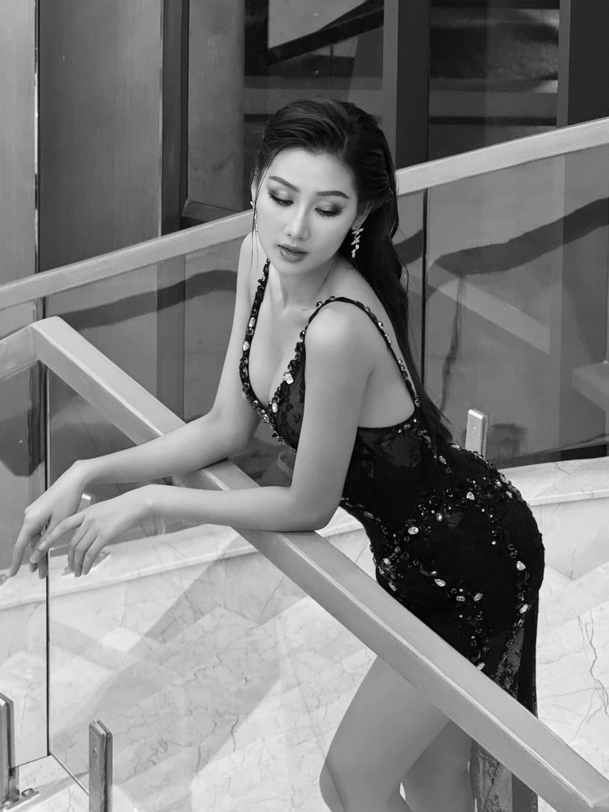 Hoa hậu Quế Anh khoe nhan sắc gợi cảm. Ảnh: FB Võ Lê Quế Anh