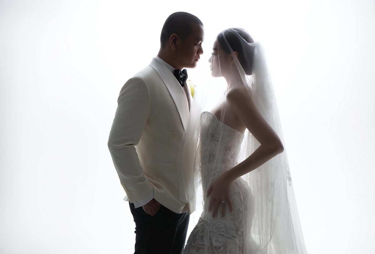 Hoa hậu Khánh Vân vừa tung bộ ảnh cưới bên chồng nhiếp ảnh gia. Hôn lễ của bộ đôi diễn ra vào tháng 12. Ảnh: FB Nguyễn Trần Khánh Vân