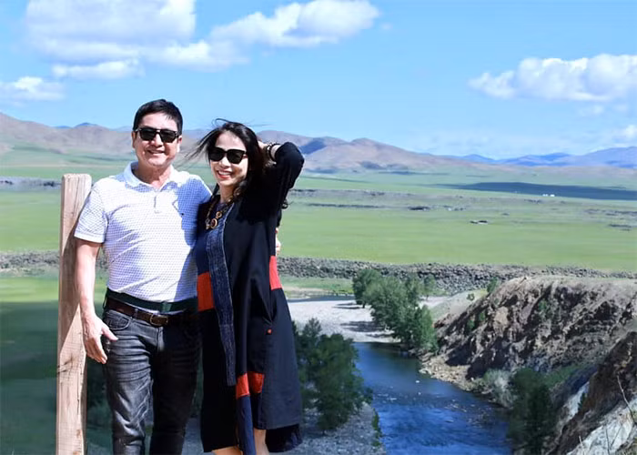 "Táo Giao thông" chia sẻ hàng ngày anh đều dành thời gian tập thể dục để body đẹp hơn, trưa và chiều anh về ăn cơm với bạn gái. "... Tôi cũng không còn thích nhậu nữa mà ăn theo chế độ của bạn gái vạch ra để tốt cho sức khỏe", Chí Trung tâm sự.