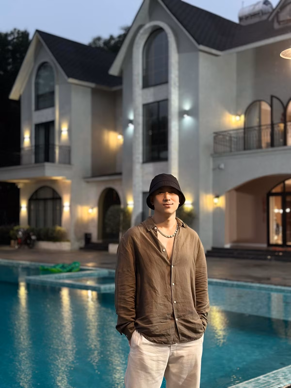 Sau thành công của phim "Về nhà đi con", Hoàng Anh Vũ tiếp tục nhận được sự yêu thích của khán giả khi đảm nhận vai Huy - chàng trai một lòng si tình với Thy (Thu Quỳnh) trong phim "Hương vị tình thân". Ảnh: FB Hoàng Anh Vũ