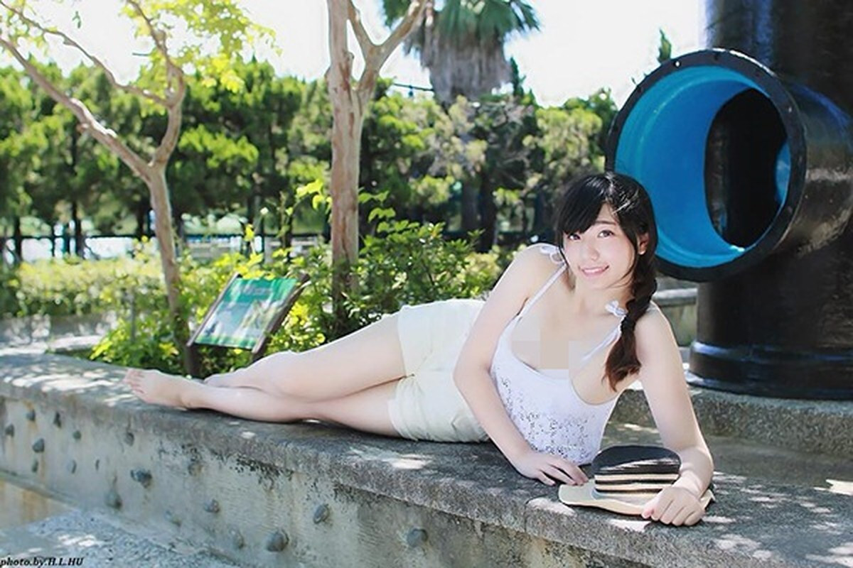 Dù nhận về nhiều chỉ trích nhưng có vẻ cô không hề quan tâm, vẫn trung thành với phong cách táo bạo. Ảnh: IGNV