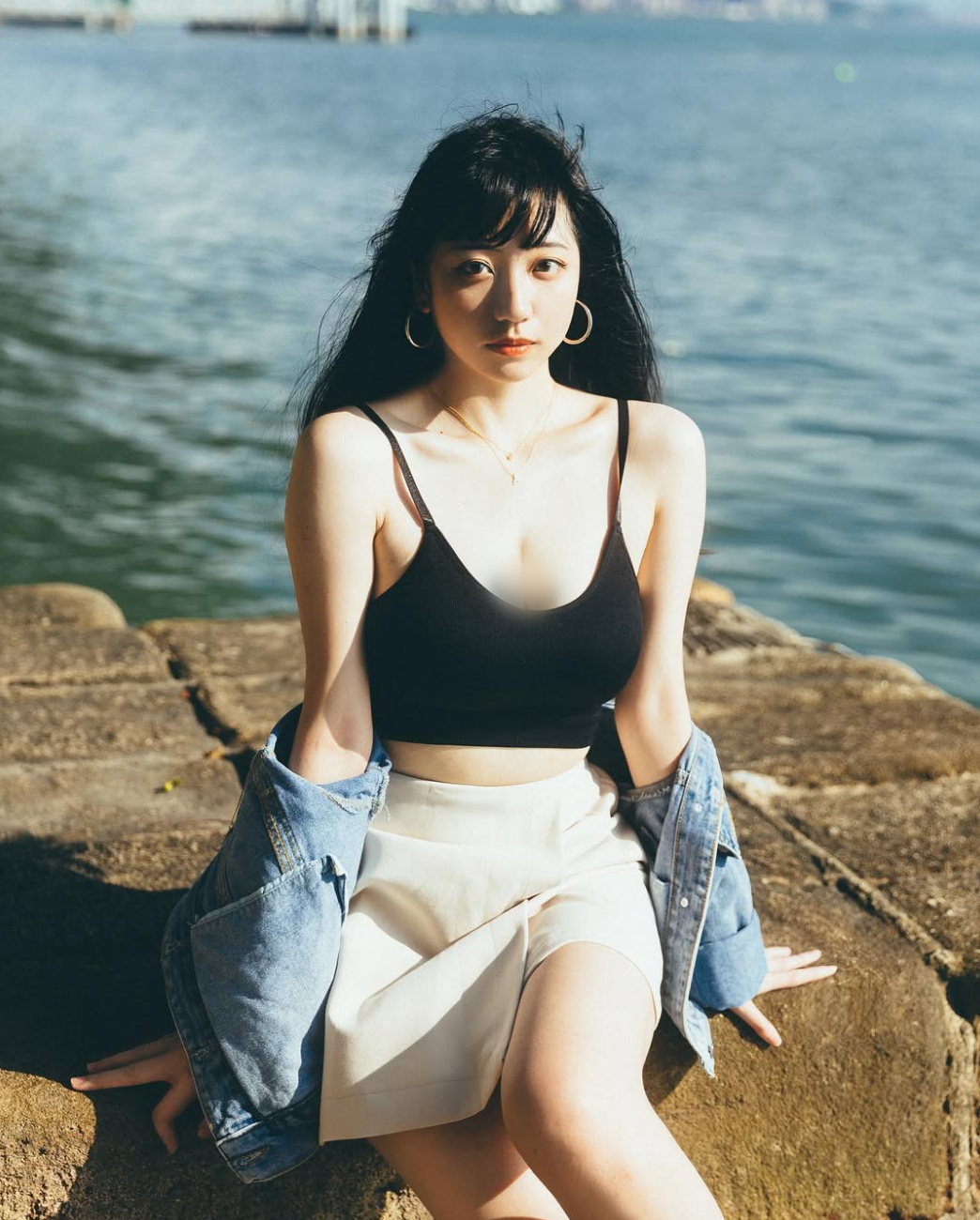 Firefly nhiều lần diện trang phục hở hang khiến người xem đôi lúc phải “đỏ mặt”.