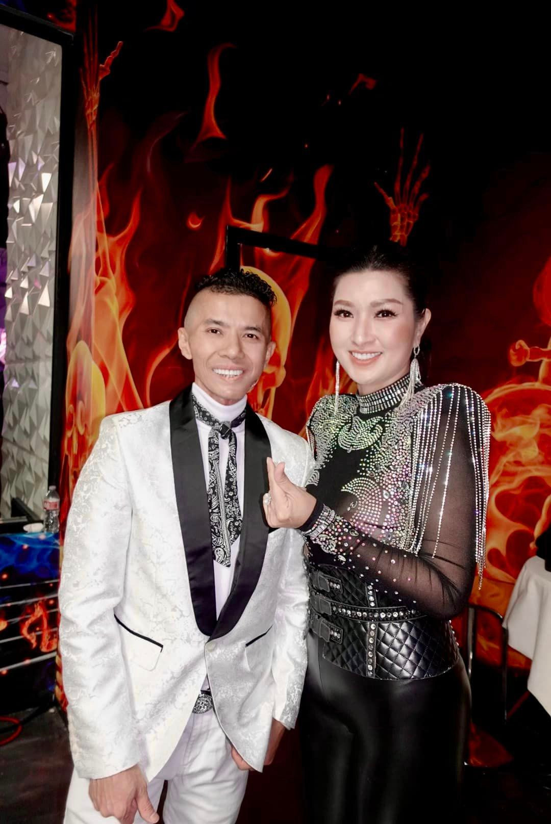 Trước đó, Trizzie Phương Trinh, đồng nghiệp thân thiết với Kasim cho biết sau ca phẫu thuật viêm xương hàm, nam ca sĩ đã không còn khả năng ca hát. Anh sụt mất 15 kg, gương mặt thay đổi. Ảnh: FB Trizzie Nguyen