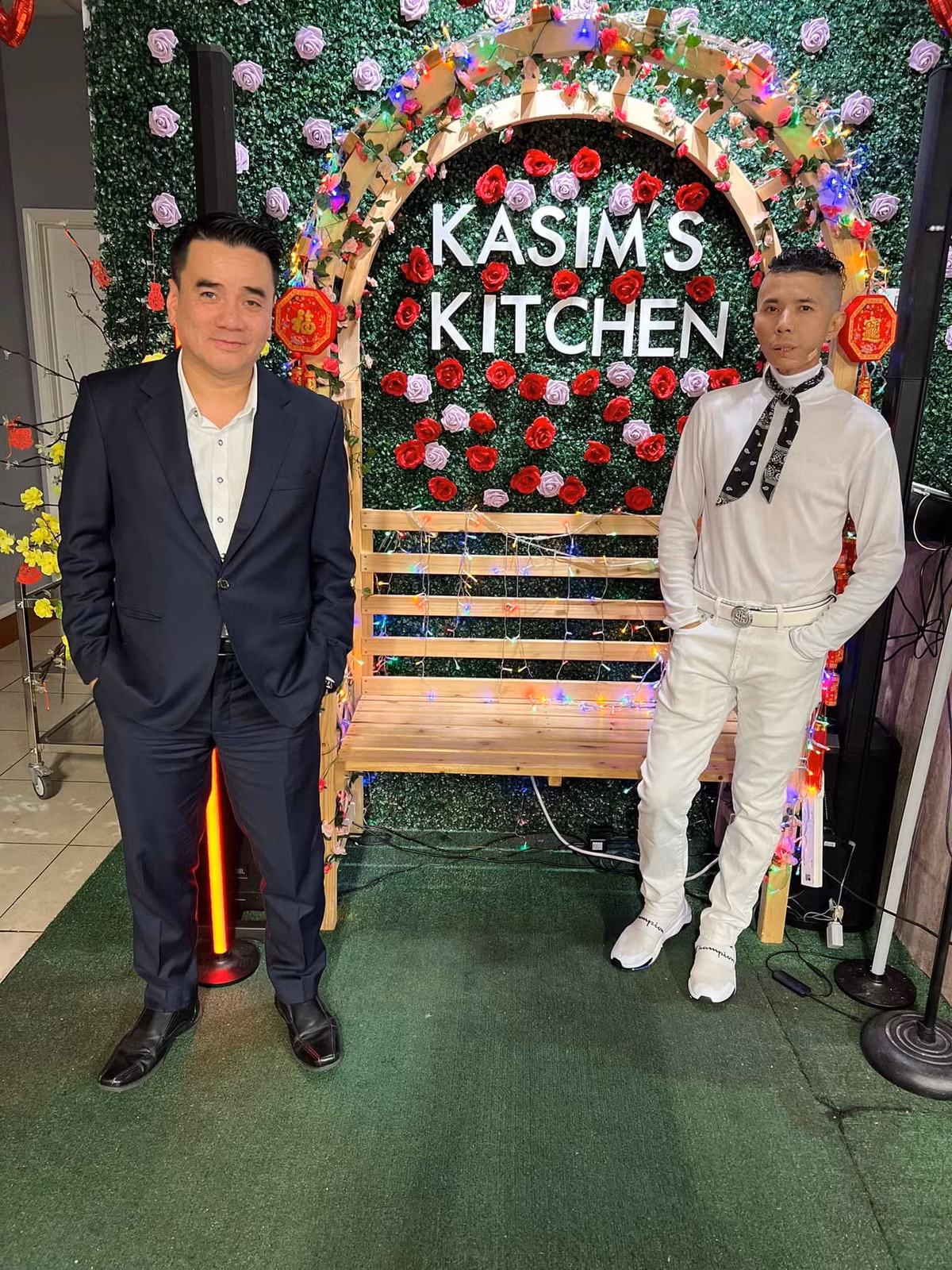 Tháng 3/2023, Kasim Hoàng Vũ cho biết bị viêm khớp xương hàm, sau đó phải phẫu thuật nang xương ở hàm và cổ dẫn đến gương mặt khác lạ so với trước đây. Ảnh: FB Tony LP