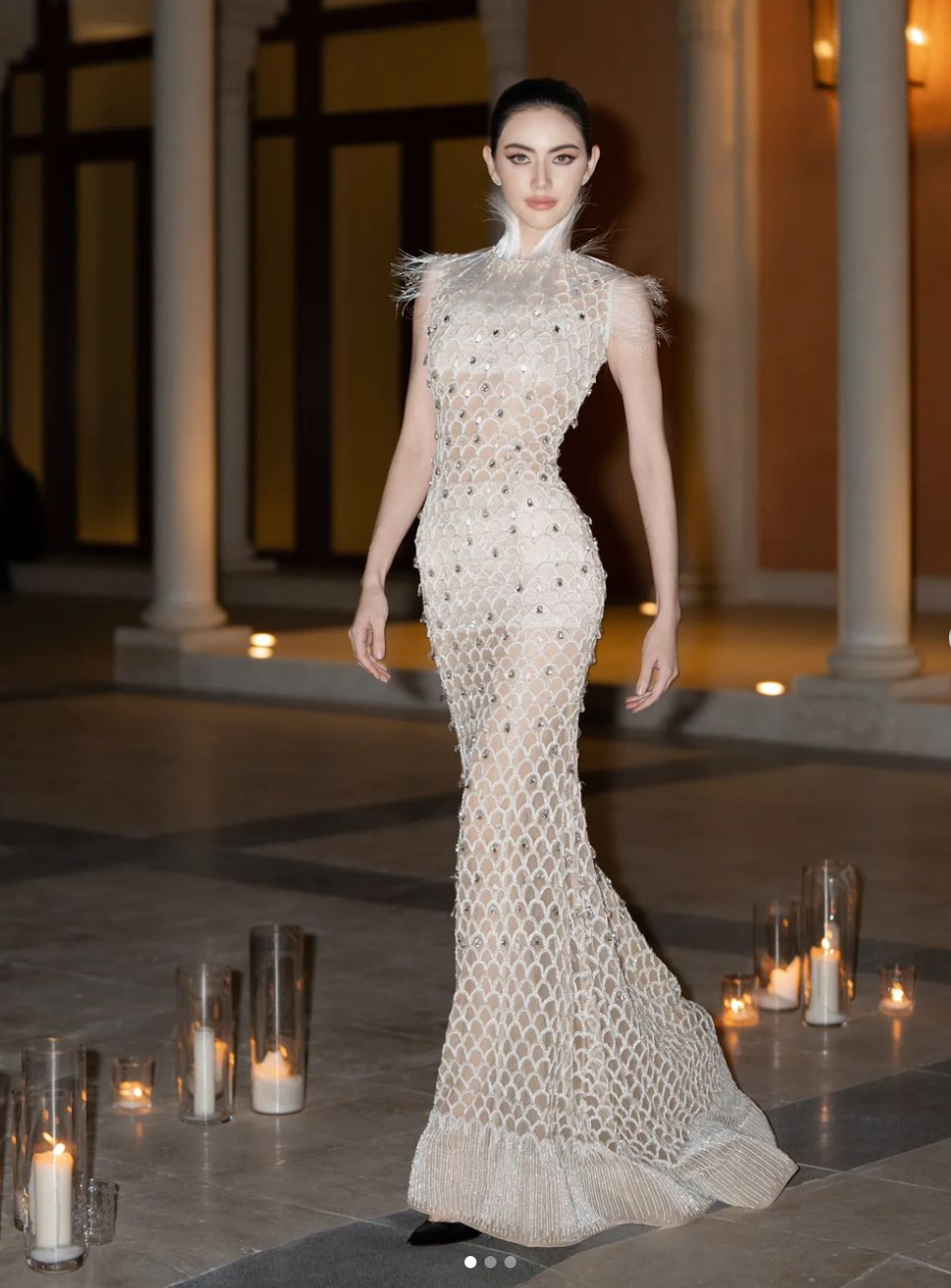 Vóc dáng đồng hồ cát với vòng nào ra vòng đó của cô nàng cũng giúp cho Mai Davika dù gầy nhưng vẫn tỏa ra sức hút đặc biệt.