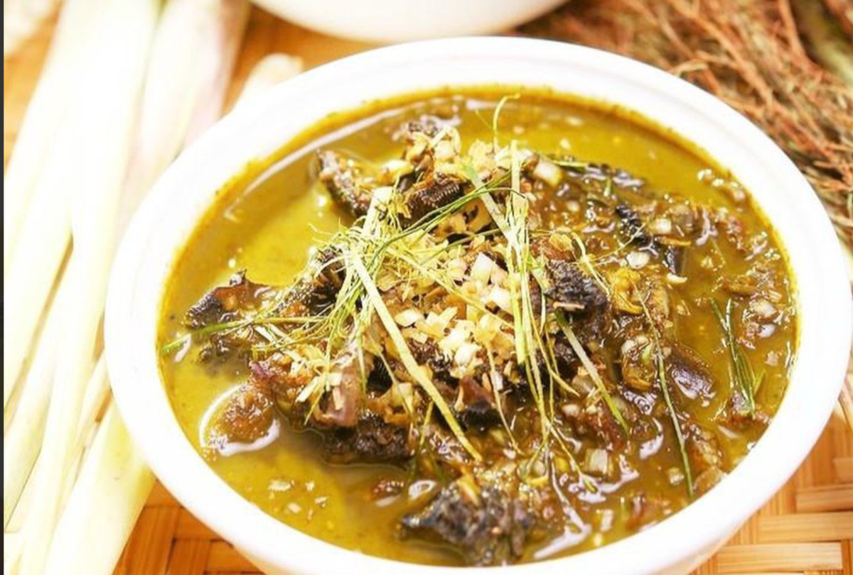 Để có được một bát đặc sản nậm pịa thơm ngon, người ta phải trải qua một quá trình chế biến vô cùng kỳ công. Ảnh: Saostar