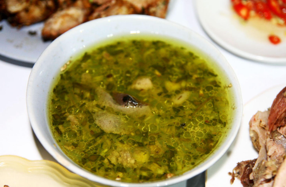 Quan niệm của người dân tộc Thái, chất dịch trong ruột non chính là phần tinh túy, ngon nhất khi thức ăn được chuyển hóa và chuẩn bị ngấm qua mạch máu nuôi dưỡng cơ thể. Ảnh: Mia.vn