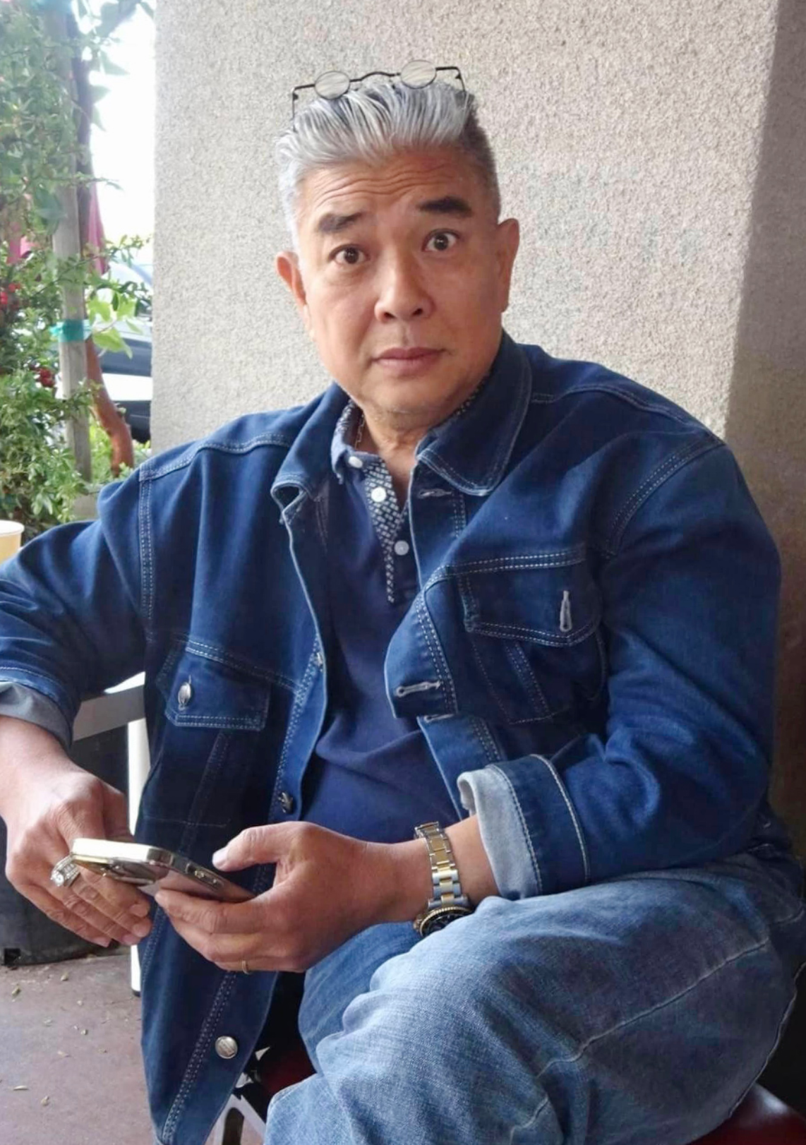 Ở tuổi ngoài 50, Lê Tuấn Anh vẫn giữ được vẻ phong độ dù không còn hình ảnh lãng tử như xưa. Ảnh: FBNV