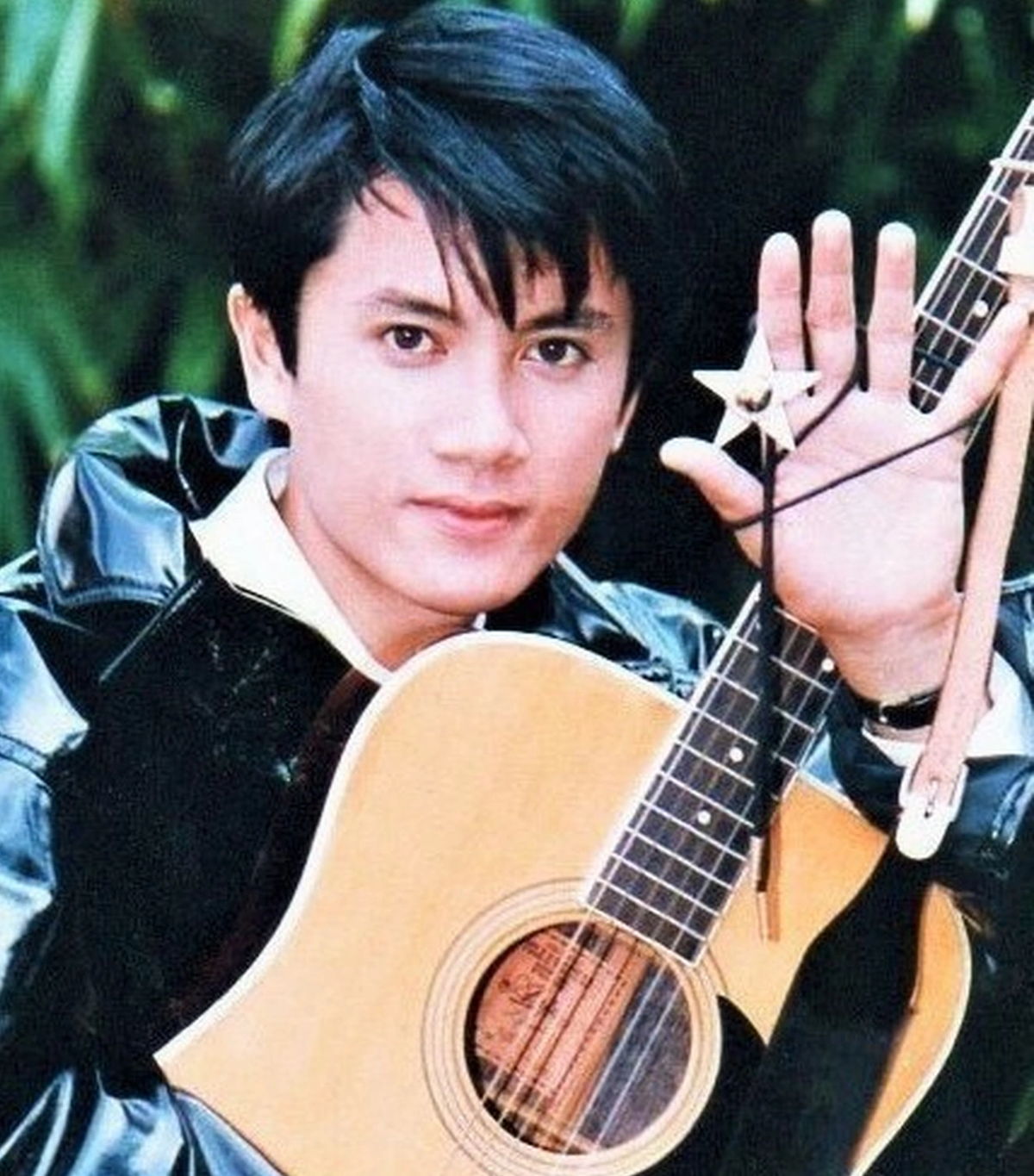 Những khán giả yêu phim Việt vào thập niên 90 không ai là không biết Thái San. Thời điểm đó, nam diễn viên còn được ví như "hoàng tử màn ảnh" nhờ nhan sắc nổi bật, thuộc hàng tài tử hàng đầu. Thế nhưng rất tiếc Thái San chỉ "bùng nổ" trong vài năm ngắn ngủi rồi lựa chọn rút khỏi showbiz. Ảnh: Đoàn Minh Tuấn