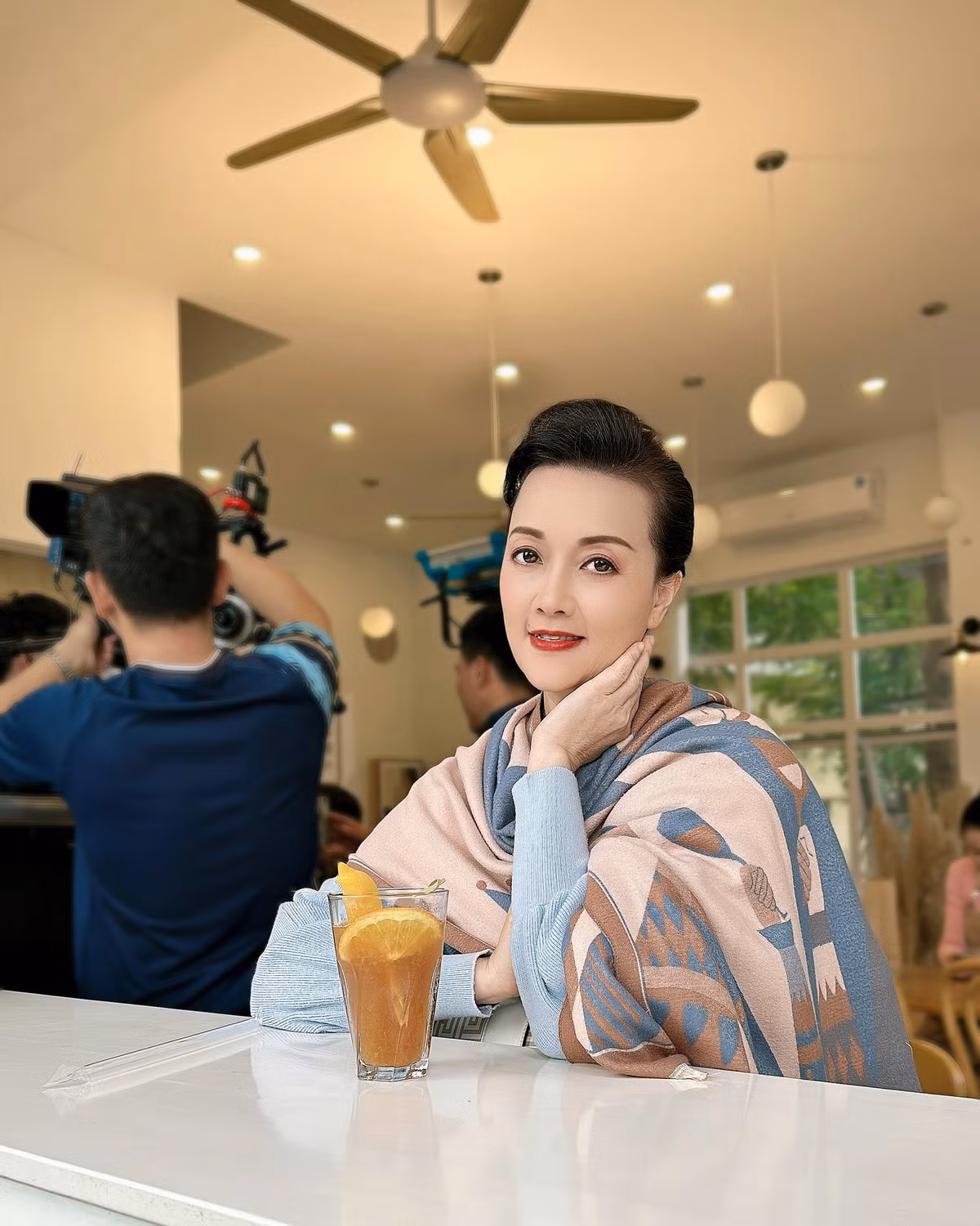 Vân Dung vẫn giữ được nét đẹp rạng rỡ, tươi trẻ.