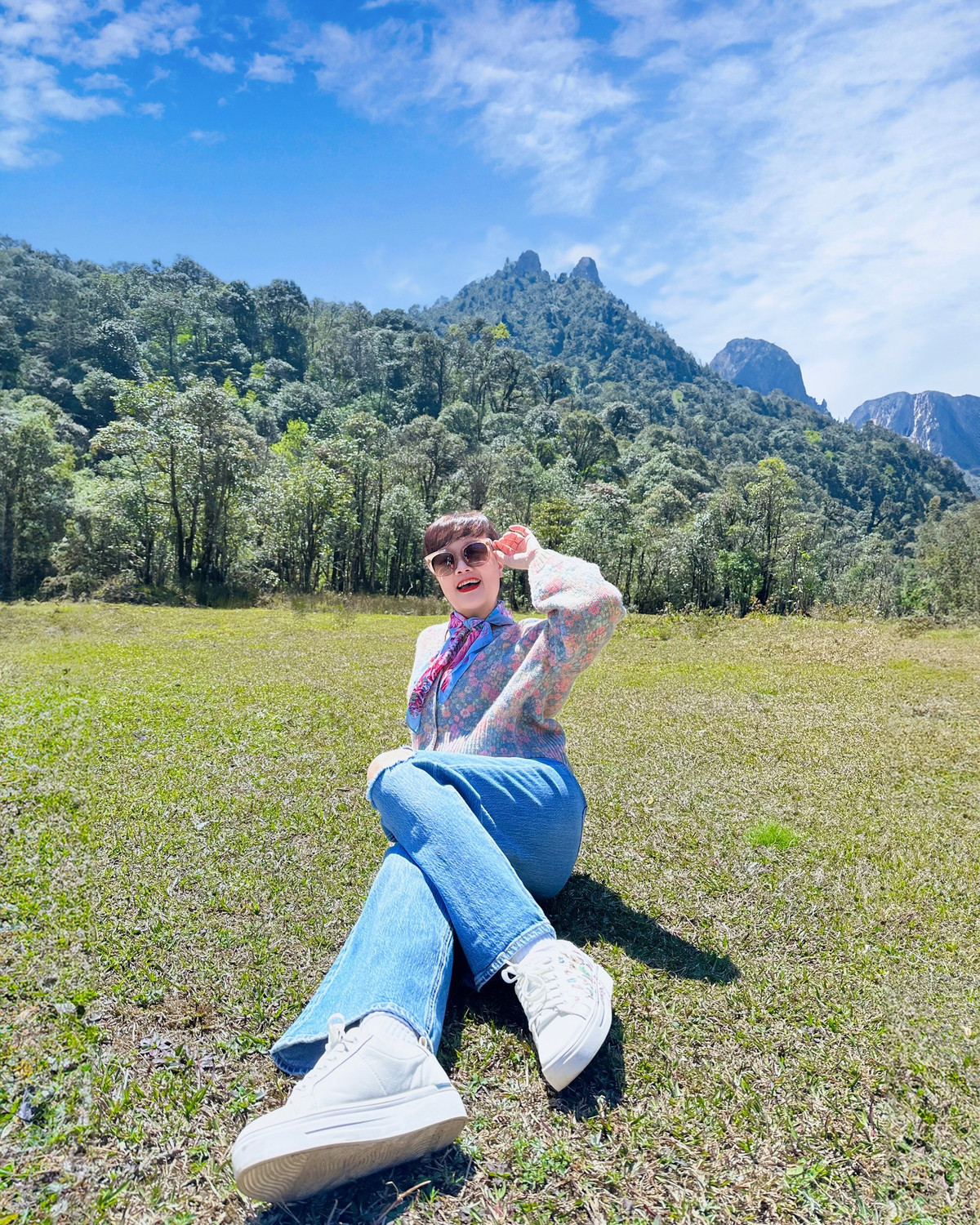 Vân Dung cũng thường xuyên diện những bộ cánh đắt tiền của các thương hiệu nổi tiếng.