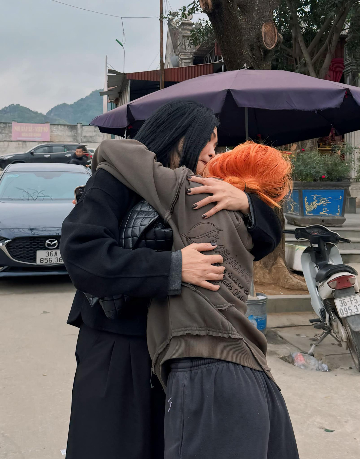 Giọng ca sinh năm 1973 không ngại khen ái nữ gợi cảm hơn mẹ.