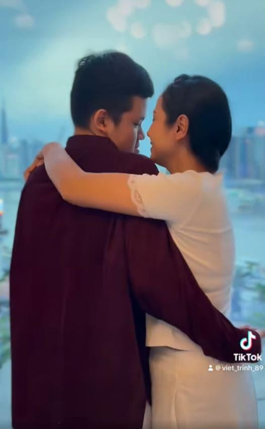 Việt Trinh đăng clip ngắn bàn về chủ đề "ôm hôn con trai ở tuổi thiếu niên" trên kênh TikTok cá nhân và gây tranh cãi.