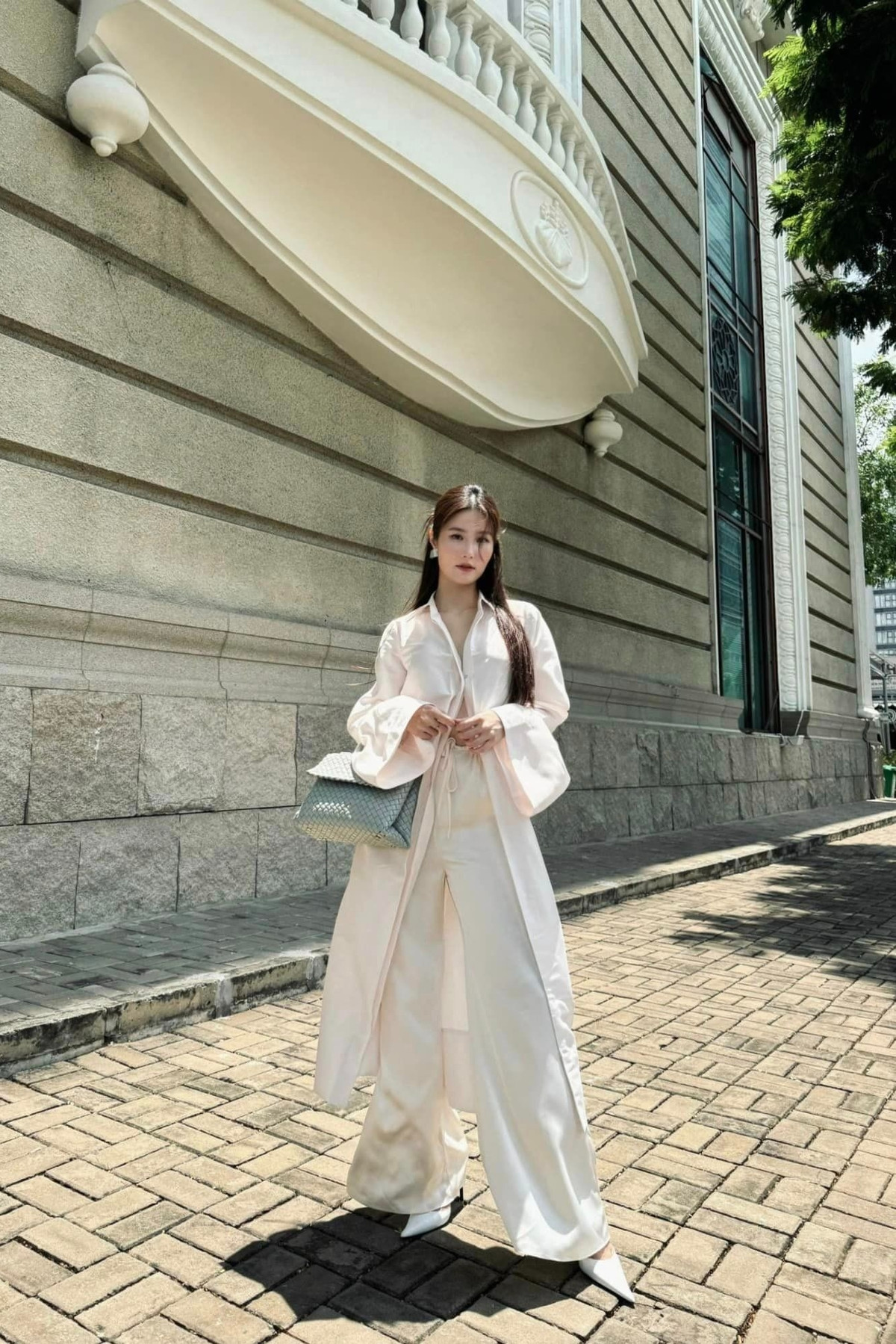 Diễm My 9X lên đồ sành điệu dạo phố.