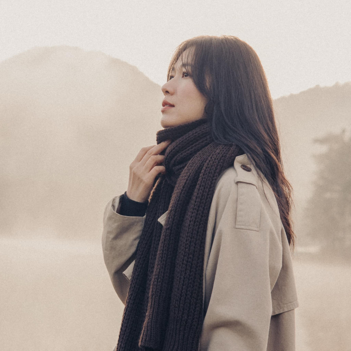 Cô thường xuyên chia sẻ những khoảnh khắc đời thường lên trang mạng xã hội, thu hút sự chú ý của đông đảo người hâm mộ.