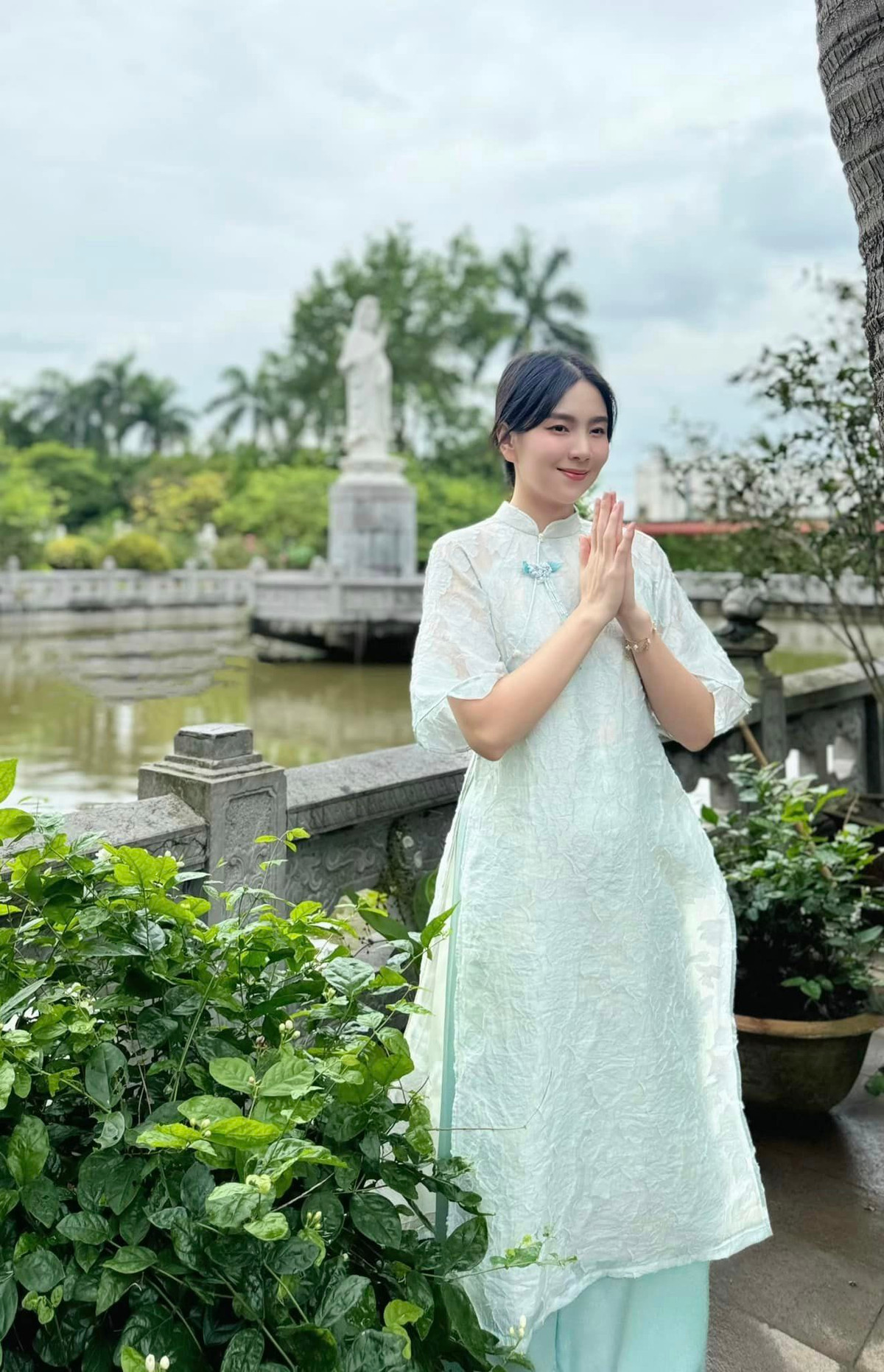 Ngoài ra, "nữ MC xinh nhất VTV" còn tham gia nhiều hoạt động khác như tham gia sự kiện, làm MC cho các chương trình truyền hình, chụp ảnh thời trang,...