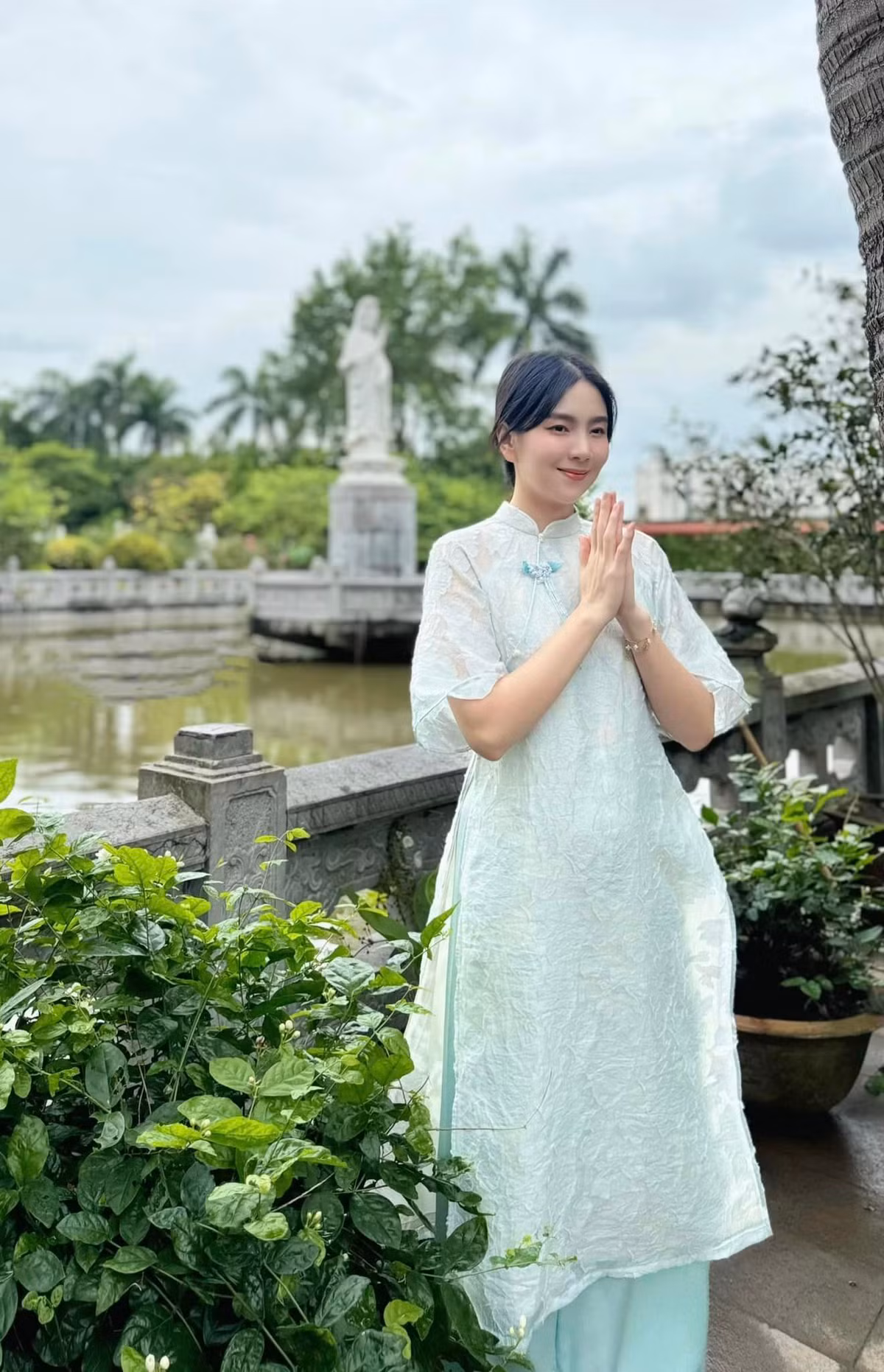 Ngoài ra, "nữ MC xinh nhất VTV" còn tham gia nhiều hoạt động khác như tham gia sự kiện, làm MC cho các chương trình truyền hình, chụp ảnh thời trang,...